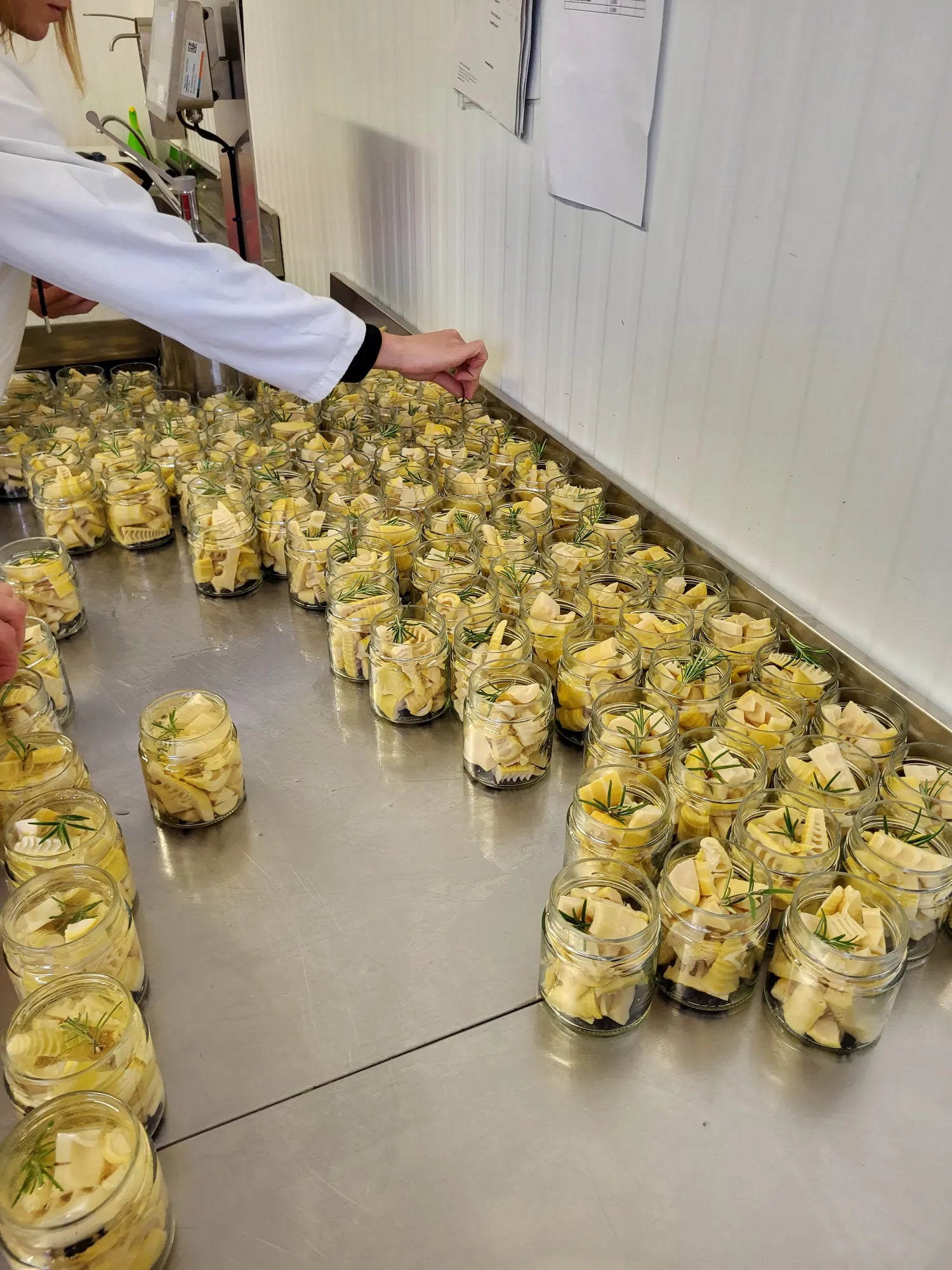 Lavorazione dei germogli di bambù